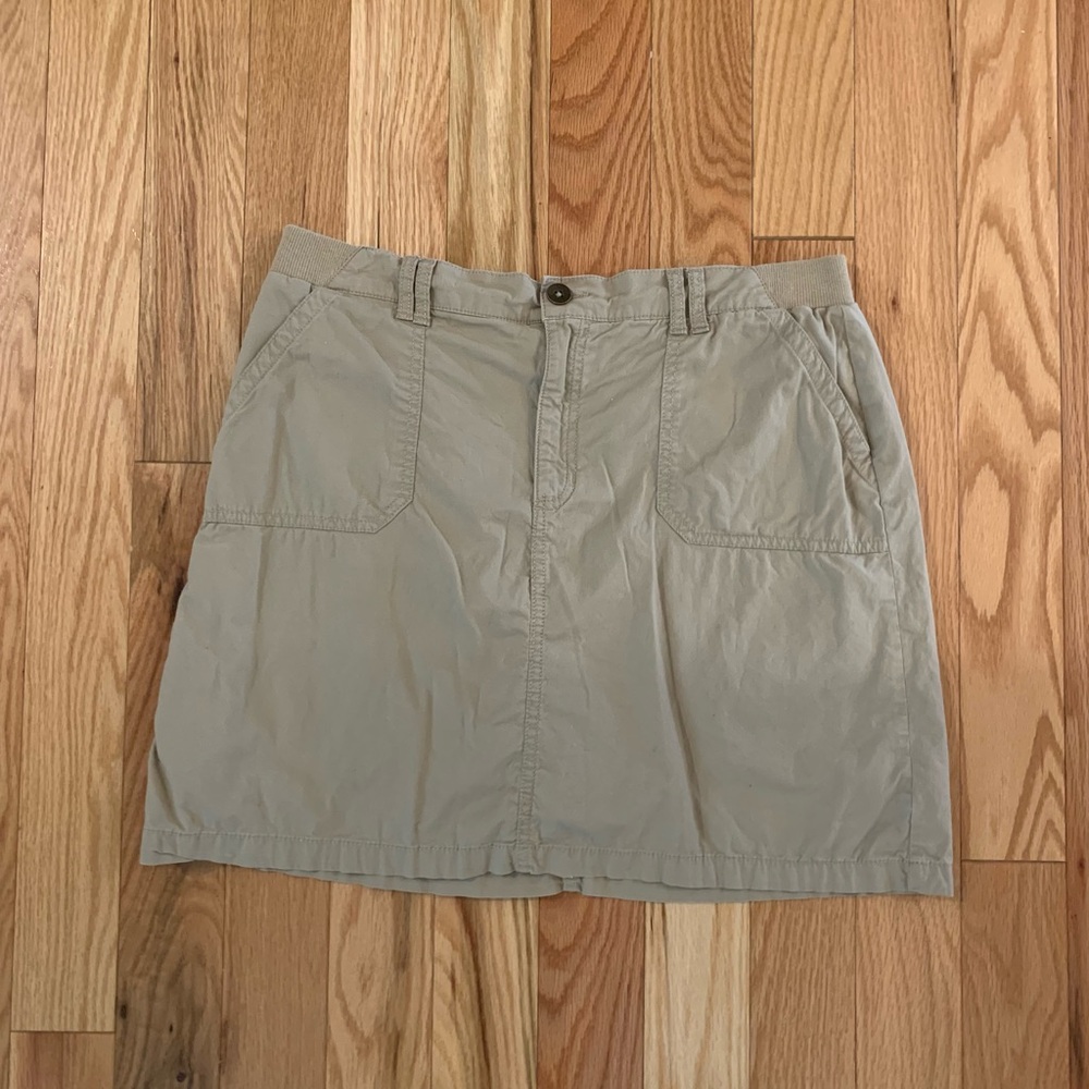 Casual Khaki Skort with Front Pockets